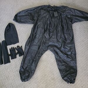 2 Kids Blow Up Costumes.Black Costume with Accessories And Alien Hold Me.